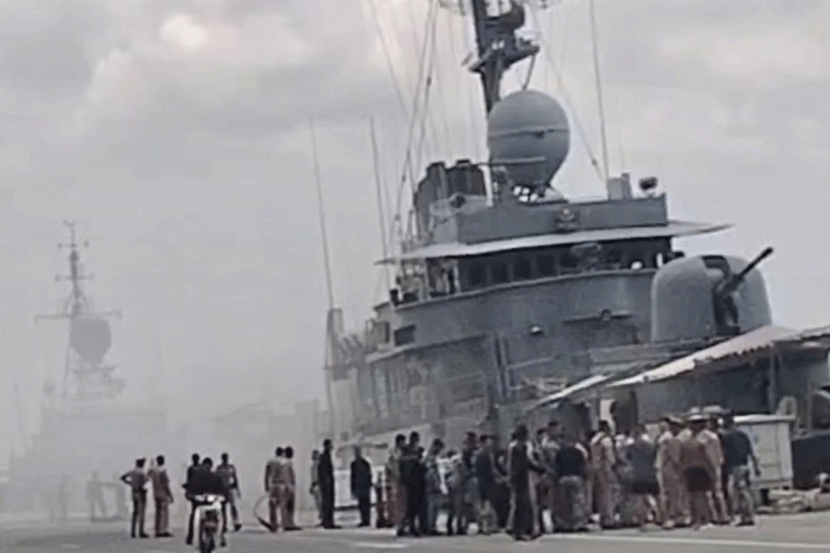 Tàu hải quân Thái Lan vô tình bị trúng đạn, ít nhất 3 người bị thương